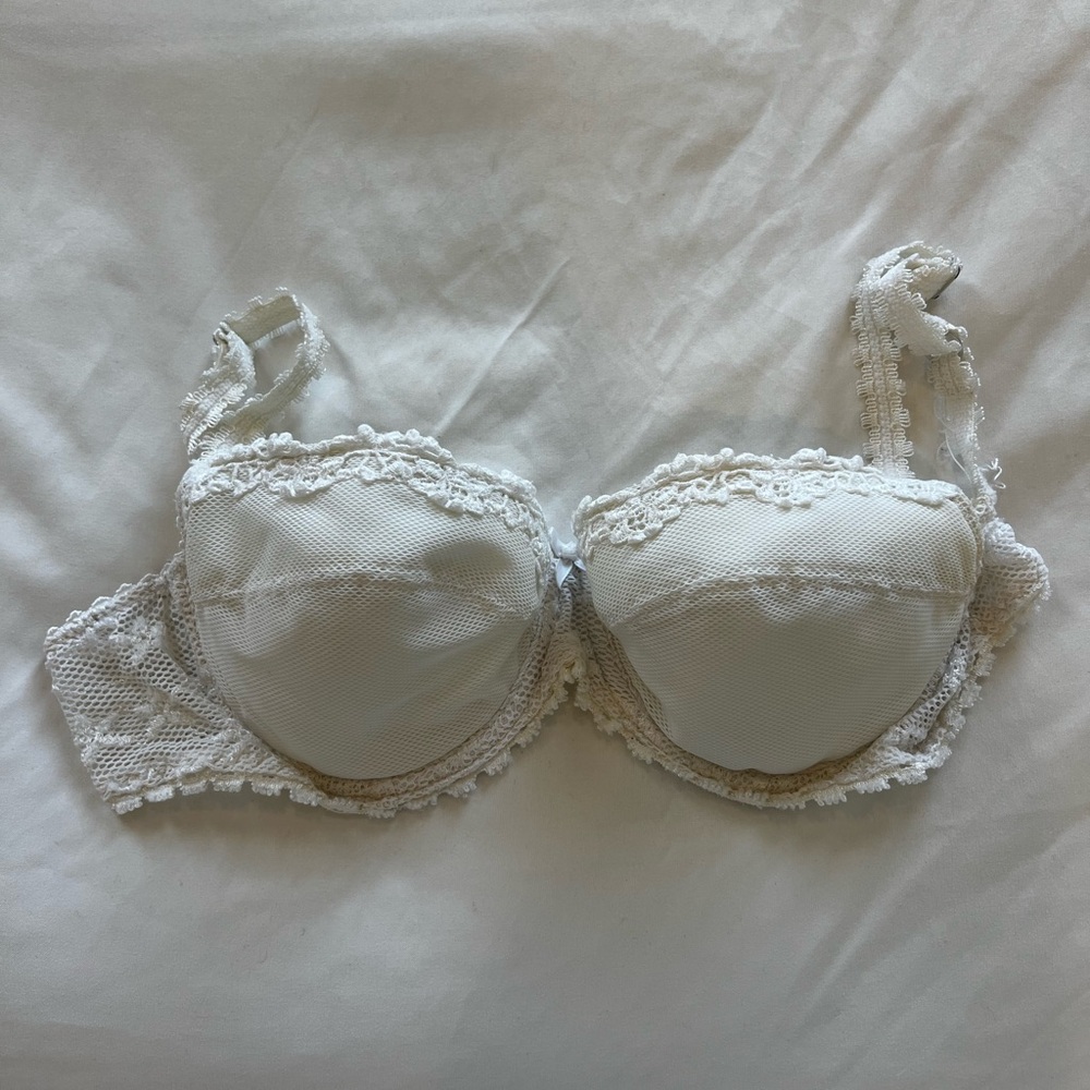 Victoria’s Secret White Lace Bra